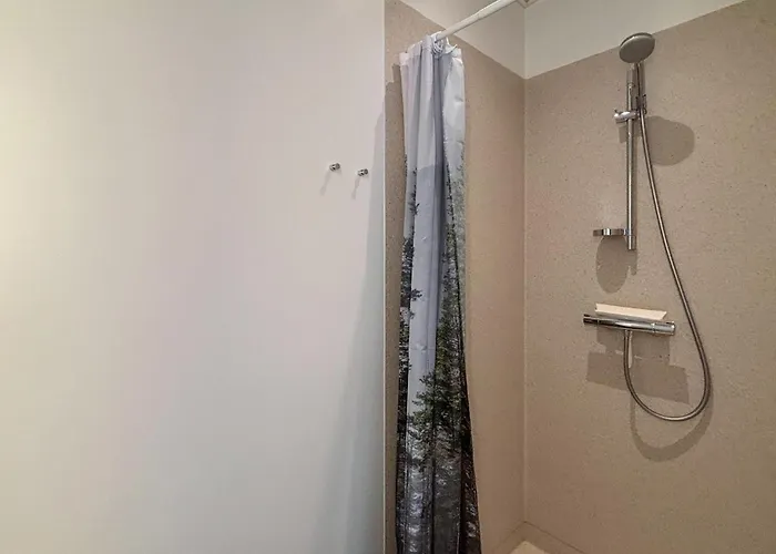 아파트 2 Bedroom Awesome In 바이엔